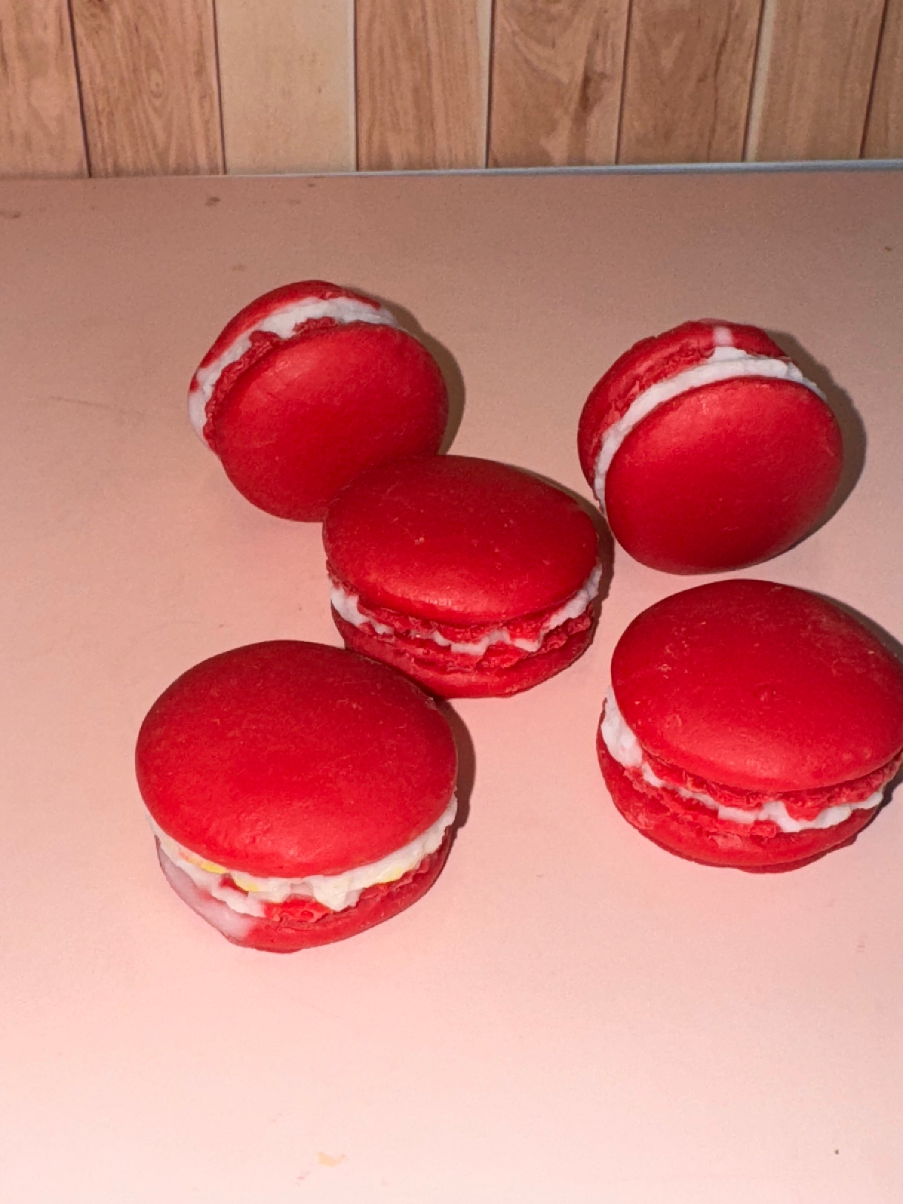 Fondant parfumé « fraise des bois » macarons